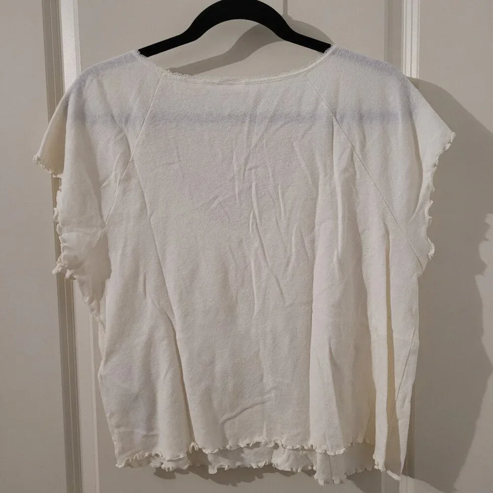 NWOT Levi's V-Neck Lace Trim T-Shirt - Picture 5 of 6
